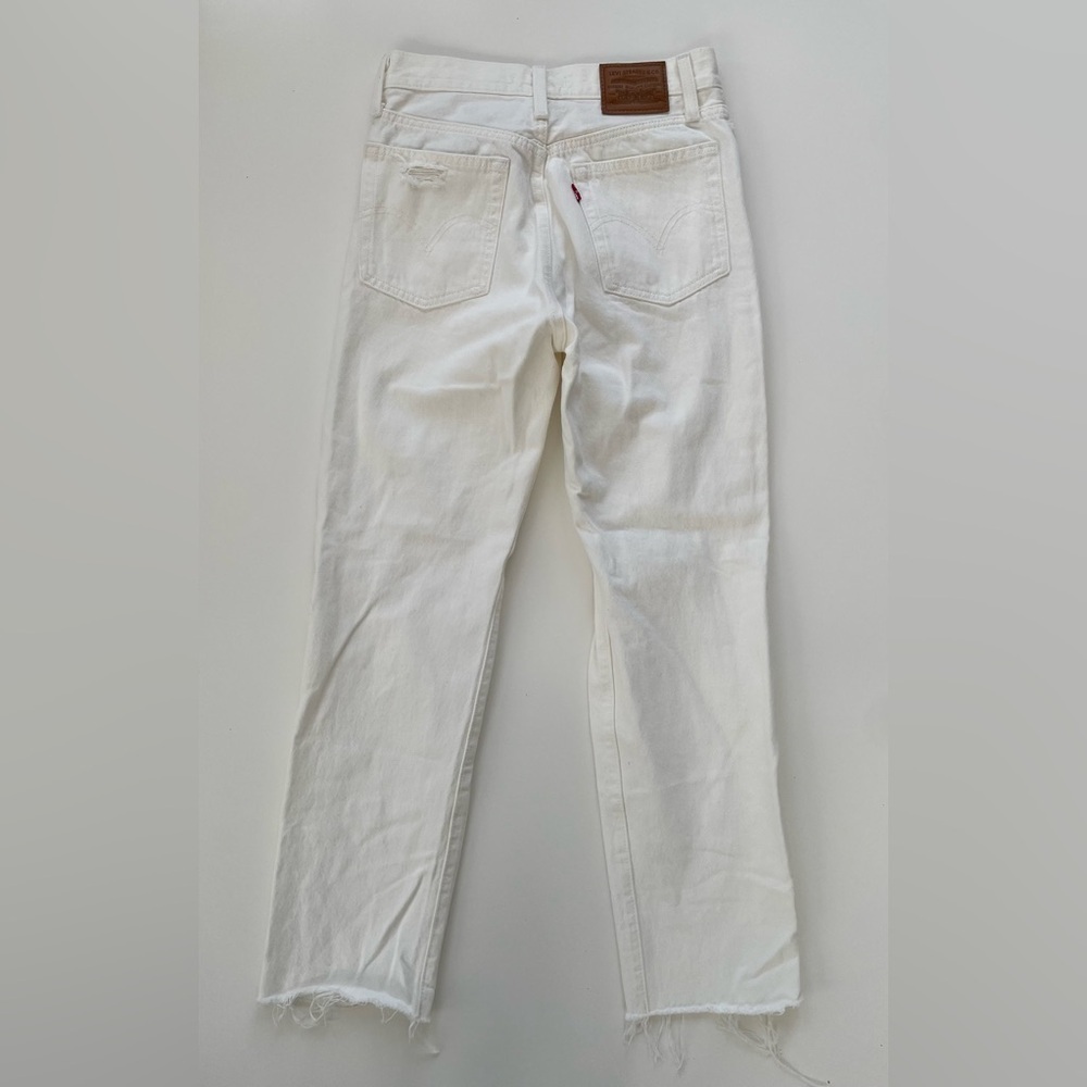 Levi's Women's Cream White High Rise Wedgie Straight Distressed Jeans Size 26 - Picture 2 of 11